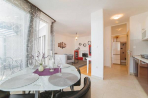 Гостиница Apartman Milla  Макарска 